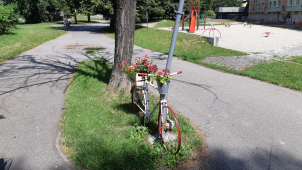 Na nábřeží rozkvetlo kolo