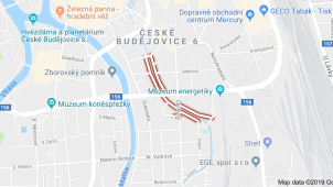 Část Vrchlického nábřeží dostane nový chodník