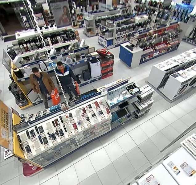 Policisté pátrají po zlodějích vysavače