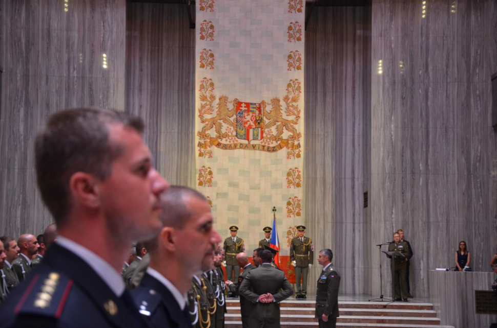 Pět policistů dostalo ocenění za službu v zahraničí