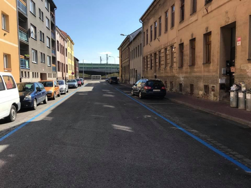 Druhá etapa budování parkovacích zón v Budějovicích začala